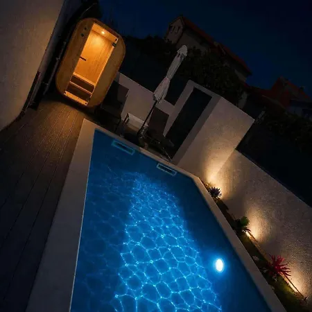 Bella Luna- ,hrvatska Daire *